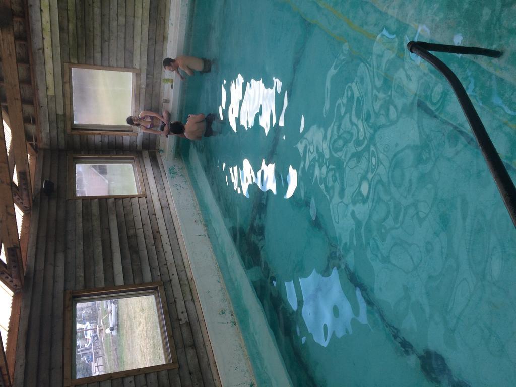 Отель Lolo Hot Springs Экстерьер фото
