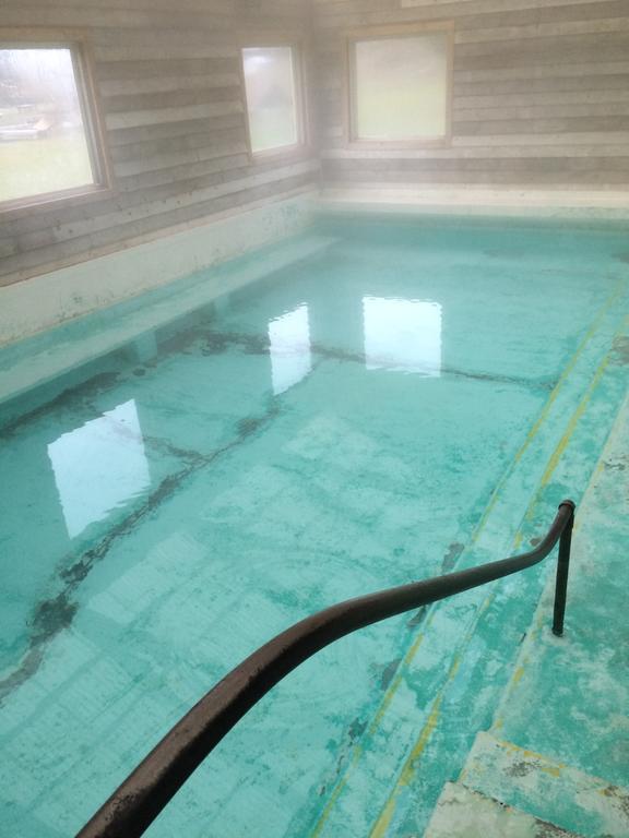 Отель Lolo Hot Springs Экстерьер фото