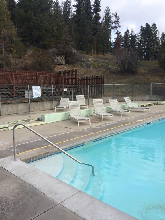 Отель Lolo Hot Springs Экстерьер фото