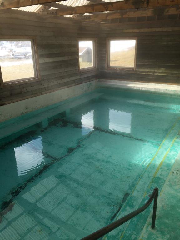 Отель Lolo Hot Springs Экстерьер фото