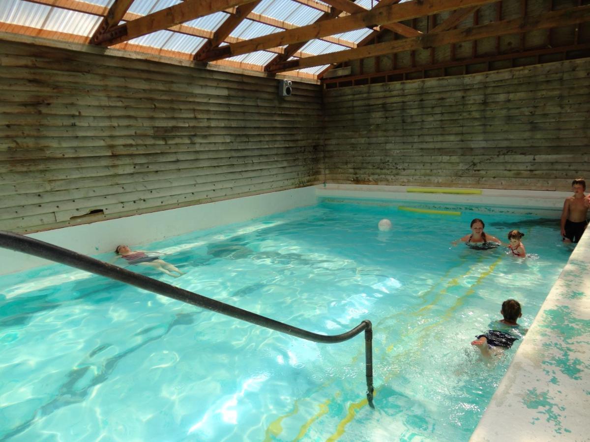 Отель Lolo Hot Springs Экстерьер фото